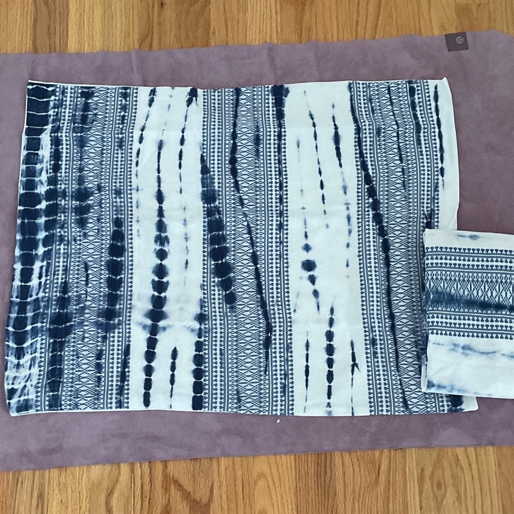 NWOT 2 Anthropologie standard pillow shams - Picture 5 of 7